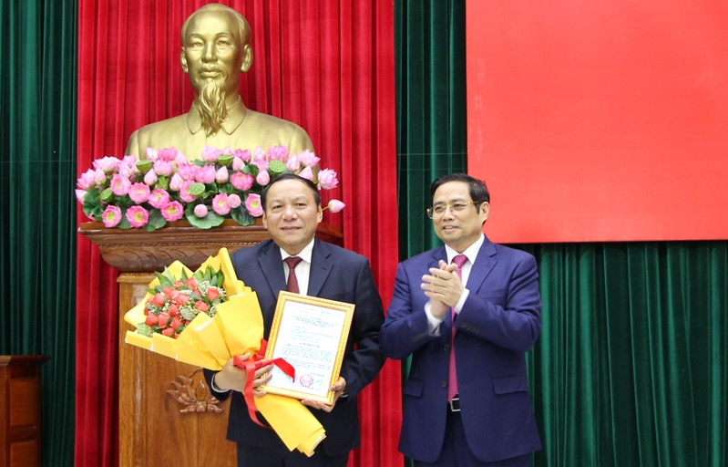 Bộ Chính trị, Ban Bí thư điều động, chỉ định nhân sự mới ảnh 1