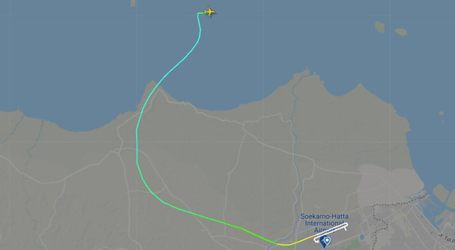 Máy bay Indonesia chở 50 người mất liên lạc với trạm kiểm soát ảnh 1