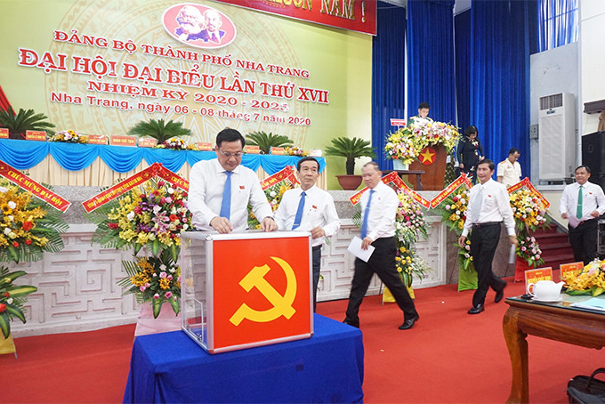 Ông Lê Hữu Thọ tái đắc cử Bí thư Thành uỷ Nha Trang ảnh 1