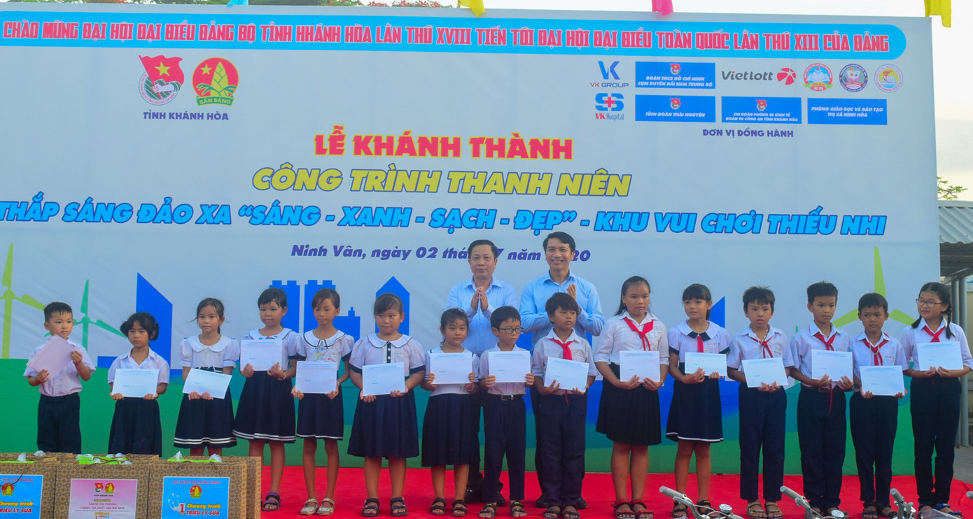 Tỉnh đoàn Khánh Hoà khánh thành khu vui chơi cho các em thiếu nhi xã đảo ảnh 2