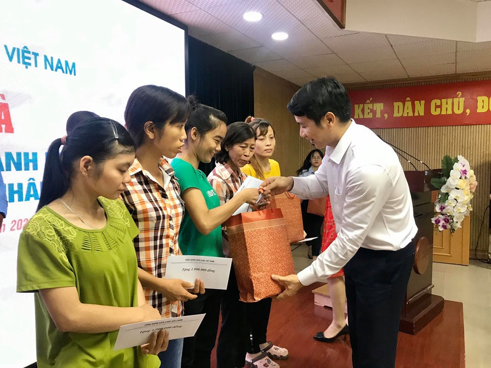 Gặp mặt, tặng quà công đoàn viên hoàn cảnh khó khăn các đơn vị thuộc TƯ Đoàn ảnh 1