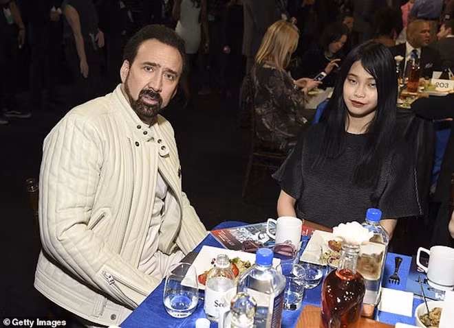 Nhan sắc 'cực ngầu' của bạn gái tài tử Nicolas Cage ảnh 6