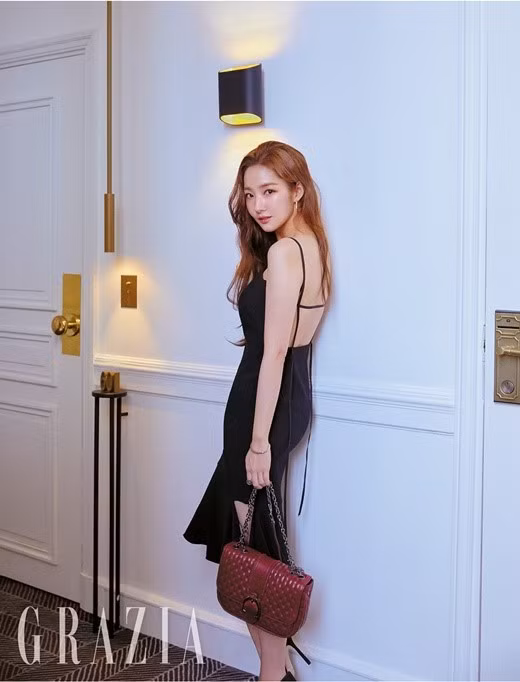 Ngỡ ngàng trước vẻ đẹp không tuổi của 'Thư kí Kim' Park Min Young ảnh 4