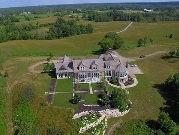 Khoảnh khắc ngọt ngào vợ chồng Bieber khi tự cách ly mùa dịch ảnh 2