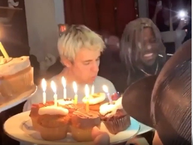 Justin Bieber nhận quà 'siêu khủng' từ bà xã nhân dịp sinh nhật tuổi 26 ảnh 1