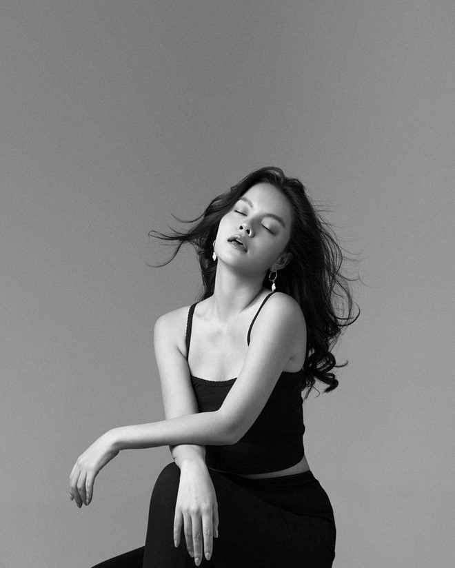 Lột xác sau ly hôn, Phạm Quỳnh Anh tung ảnh khoe vòng 1 nóng bỏng ảnh 6