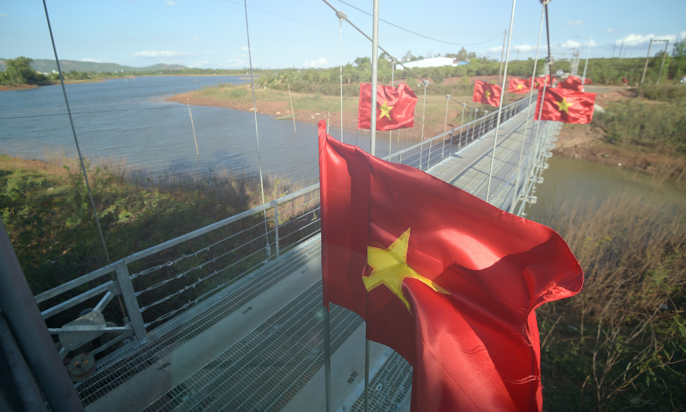 Cung đường Tiền Phong Marathon rợp cờ đỏ sao vàng và thanh âm cồng chiêng đại ngàn ảnh 3