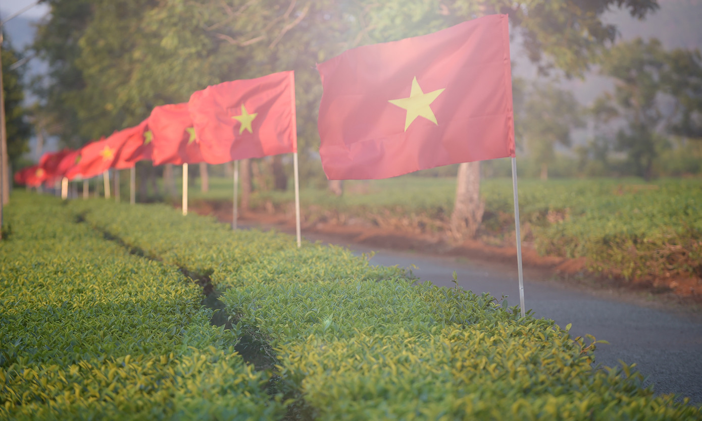 Cung đường Tiền Phong Marathon rợp cờ đỏ sao vàng và thanh âm cồng chiêng đại ngàn ảnh 9