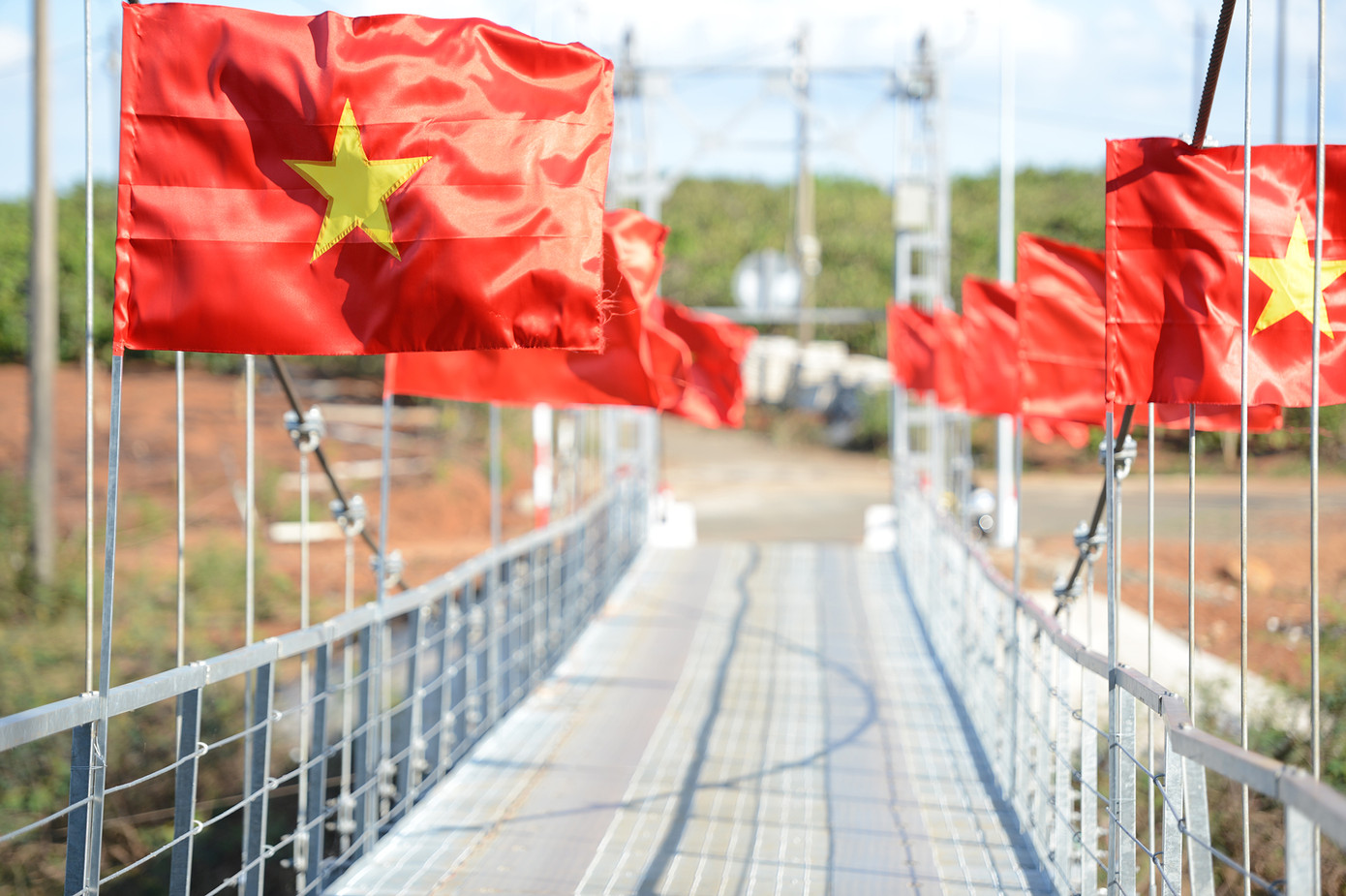 Cung đường Tiền Phong Marathon rợp cờ đỏ sao vàng và thanh âm cồng chiêng đại ngàn ảnh 4