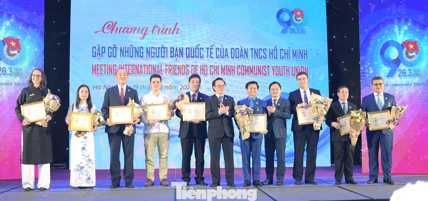 T.Ư Đoàn tặng kỷ niệm chương 'Vì thế hệ trẻ' cho 15 cá nhân nước ngoài ảnh 5