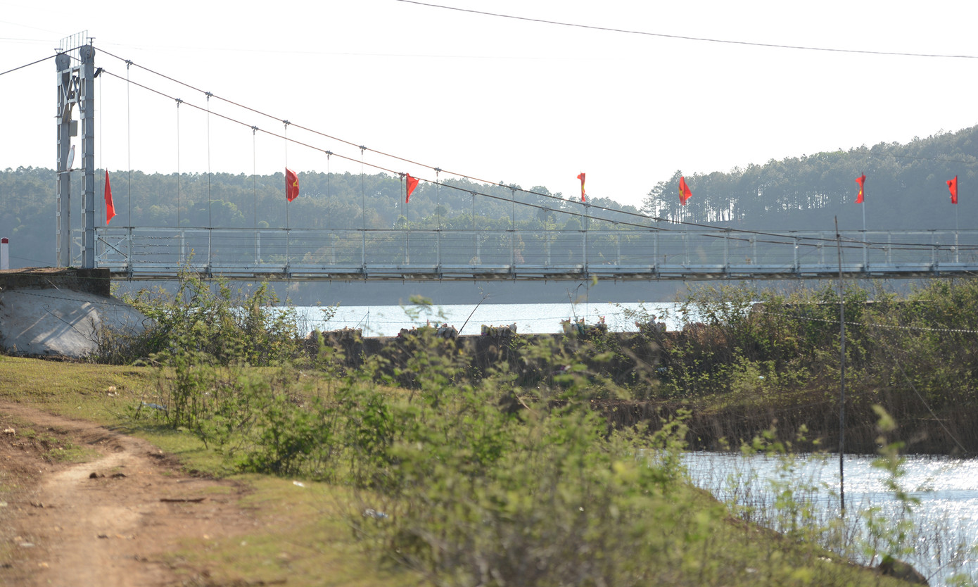 Cung đường Tiền Phong Marathon rợp cờ đỏ sao vàng và thanh âm cồng chiêng đại ngàn ảnh 2