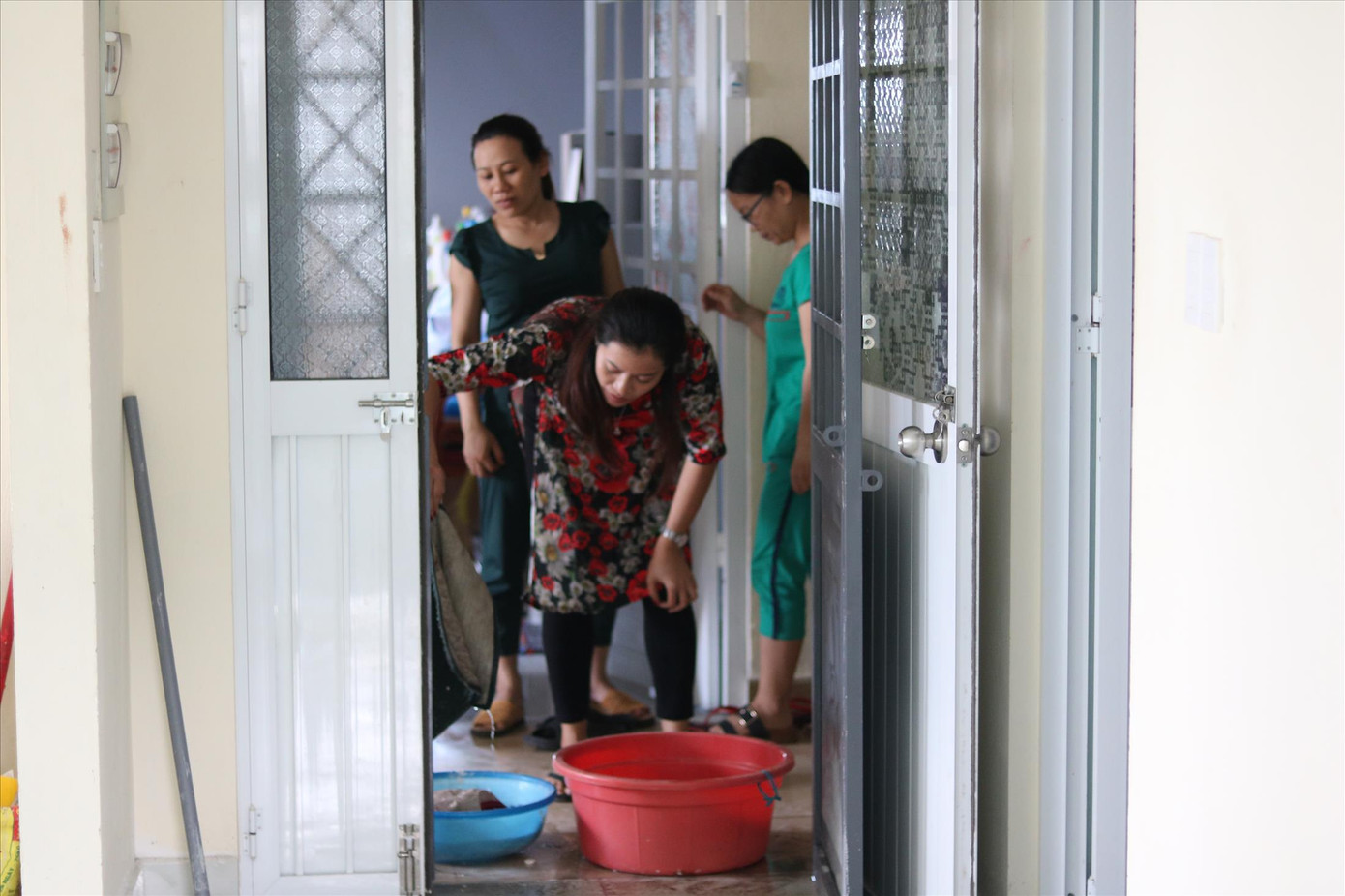 Công nhân vừa ở vừa run trong nhà ở xã hội ảnh 1