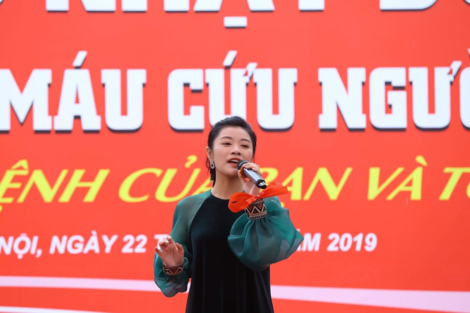 Nghệ sỹ truyền lửa ở Chủ nhật Đỏ ảnh 2