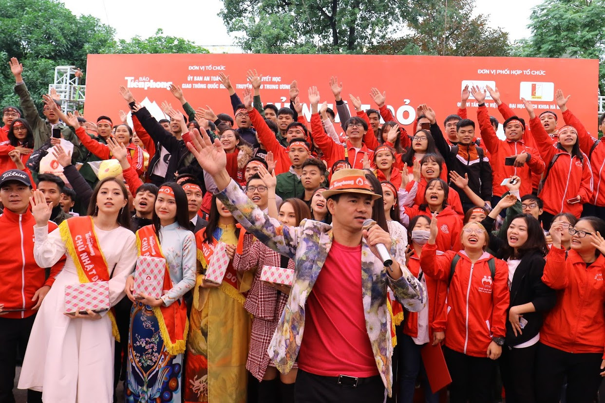 Nghệ sỹ truyền lửa ở Chủ nhật Đỏ ảnh 3