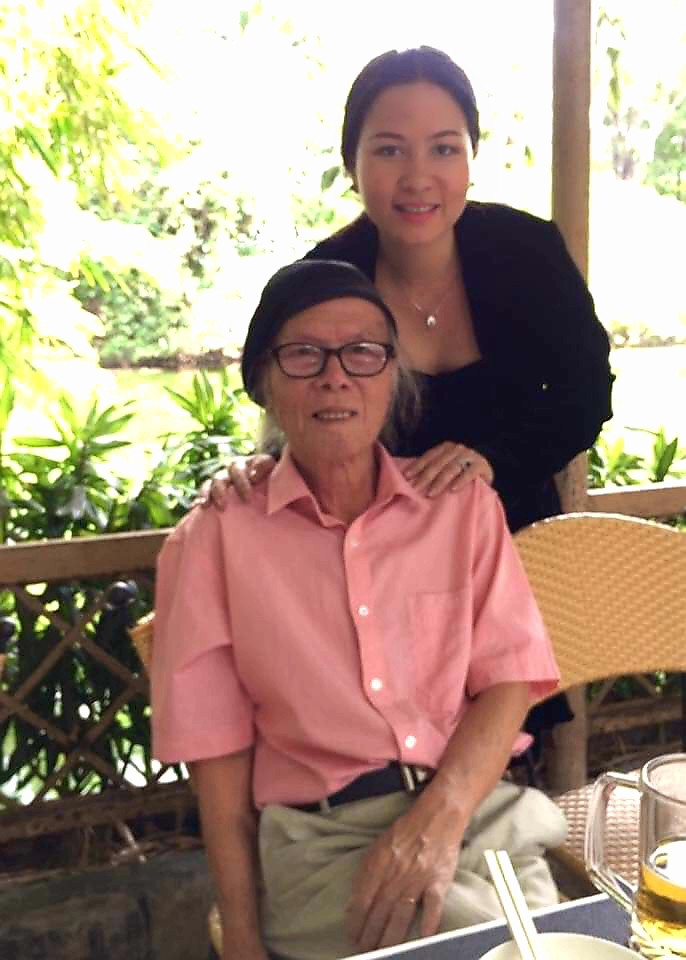 Chuyện đời thường của tác giả 'Thời hoa đỏ' ảnh 2