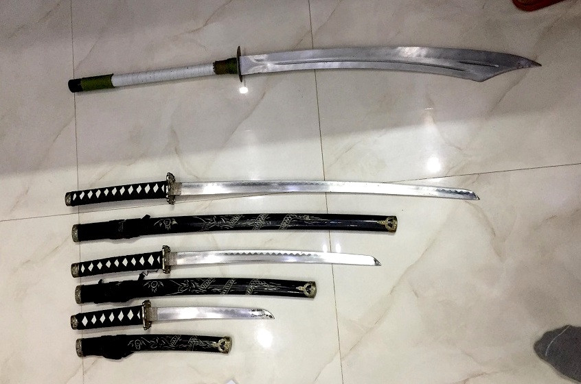 Phát hiện 'kho' vũ khí trong tụ điểm tín dụng đen núp bóng tiệm cầm đồ ảnh 1