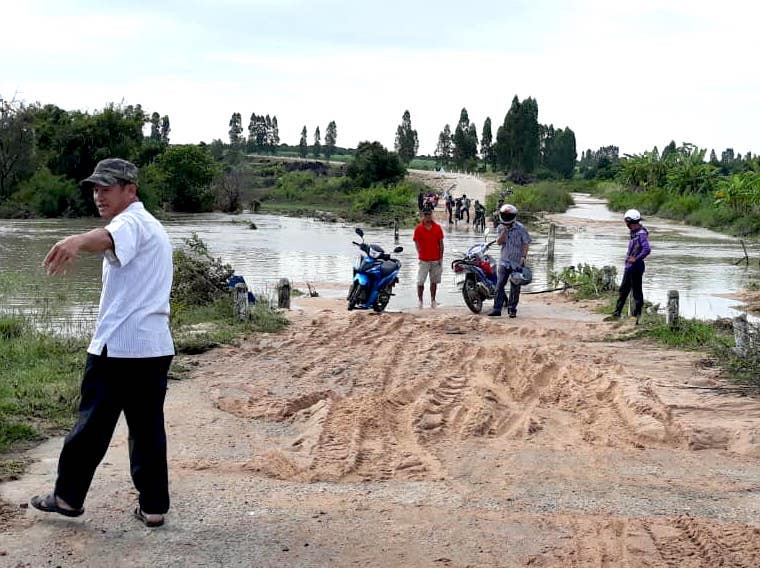 Sau bão số 12: Nhiều tuyến đường ở Gia Lai bị chia cắt, hối hả di dân ảnh 3