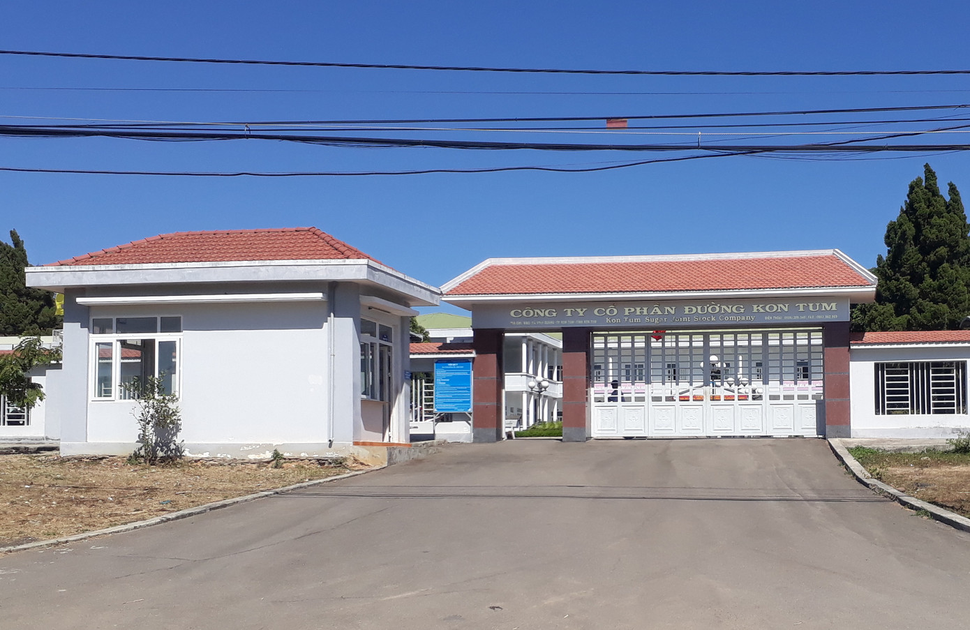 Kon Tum: Hàng trăm người kéo đến Công ty mía đường đòi tiền ảnh 1