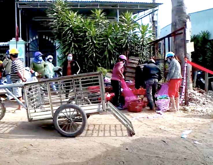 Quân đoàn 3 phun hoá chất khử khuẩn nơi bị phong toả ở Gia Lai ảnh 12