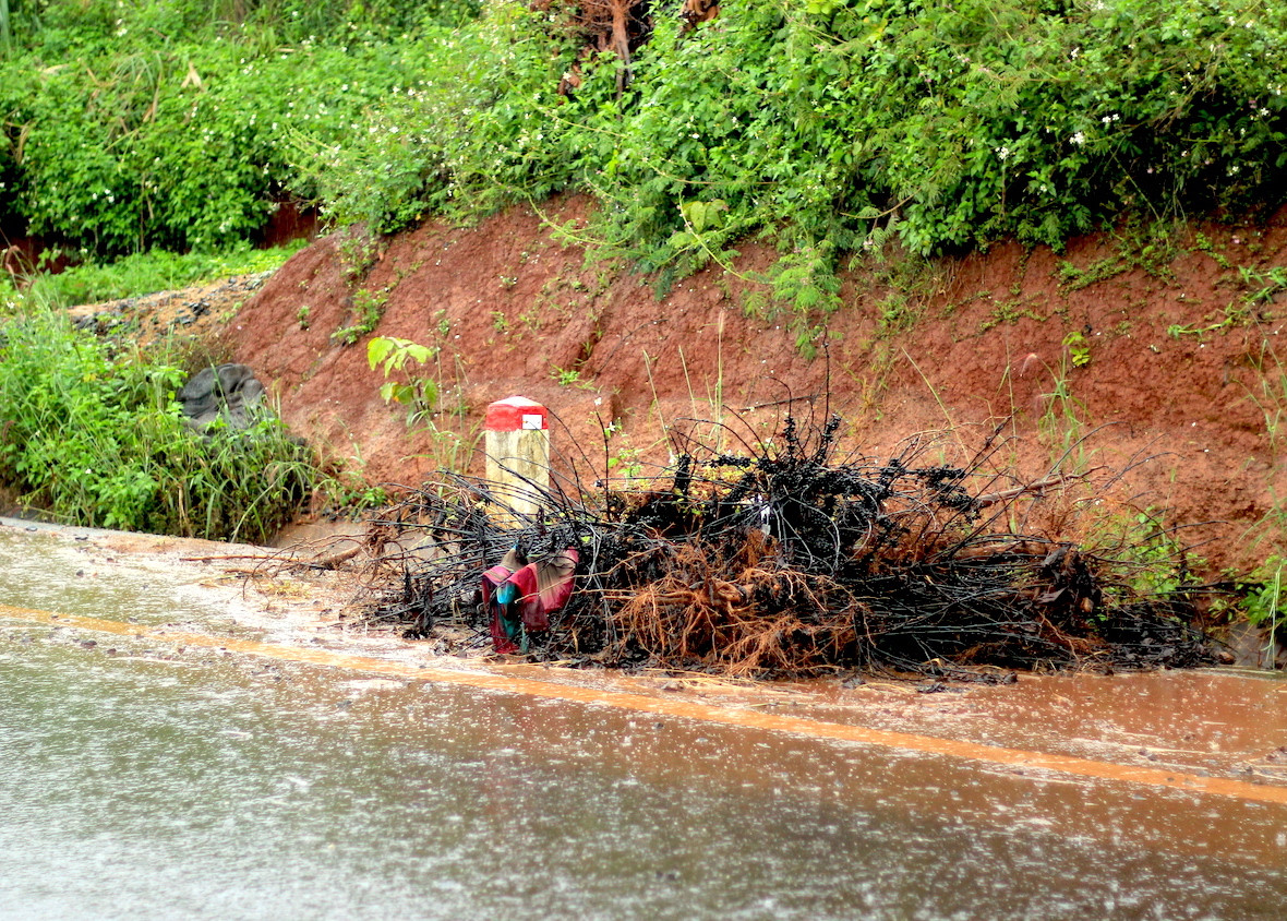 Đường 250 tỷ đồng chưa nghiệm thu đã nát, bao giờ thông tuyến? ảnh 2