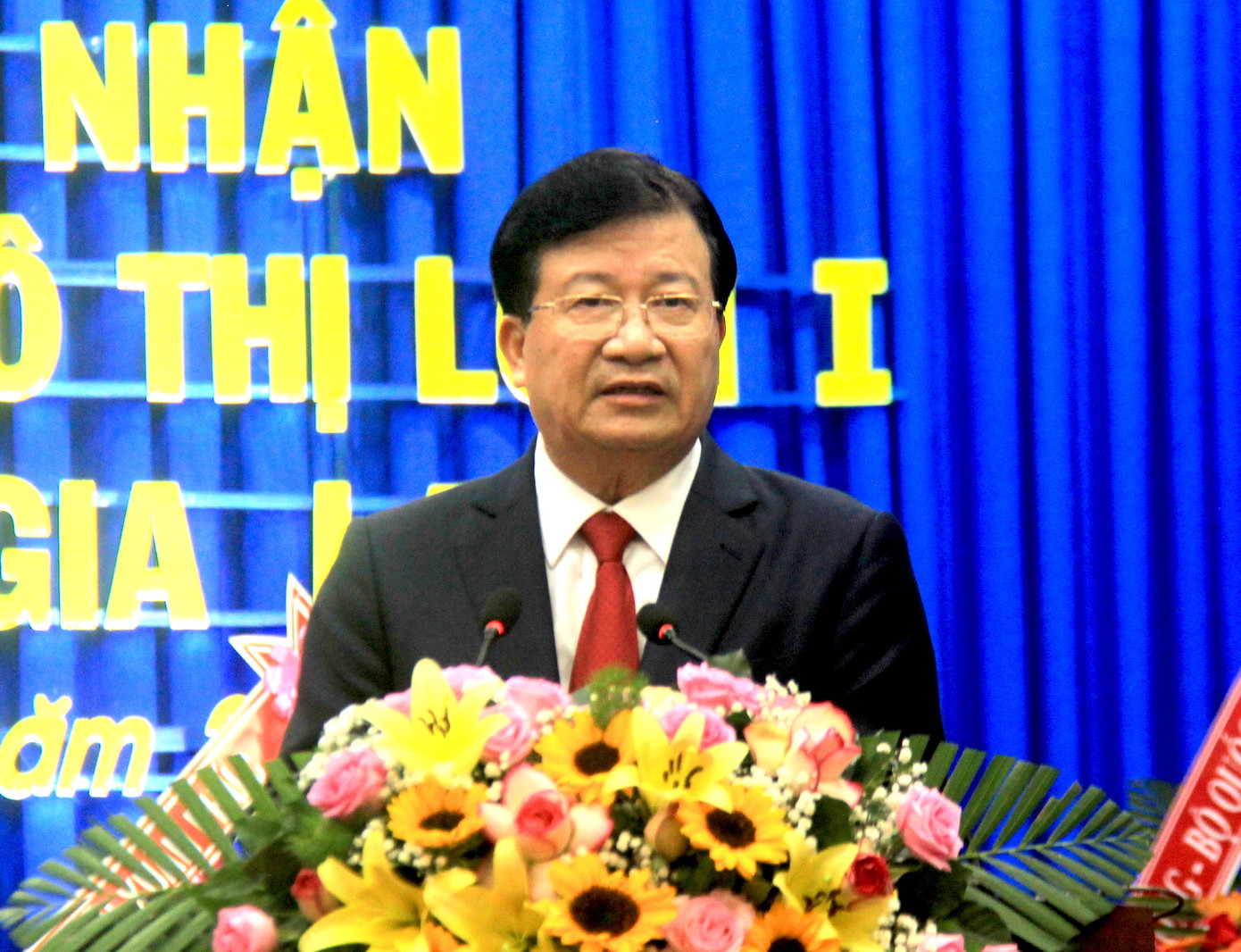 Ngắm phố núi Pleiku vừa được công nhận đô thị loại I ảnh 1