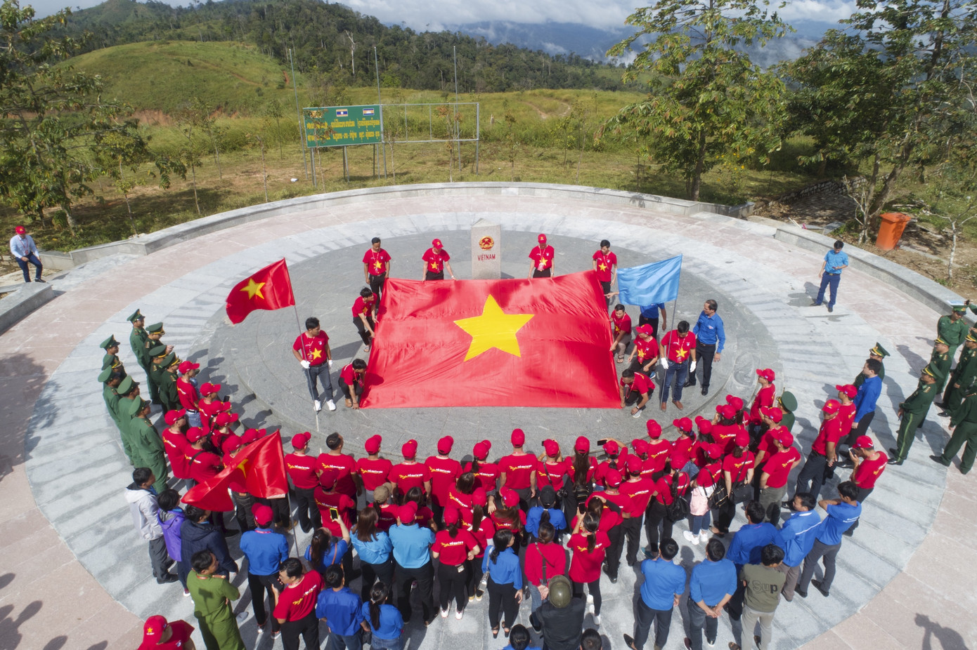 Nhiều hoạt động Tôi yêu Tổ quốc tôi trên quê hương Bác Hồ ảnh 8