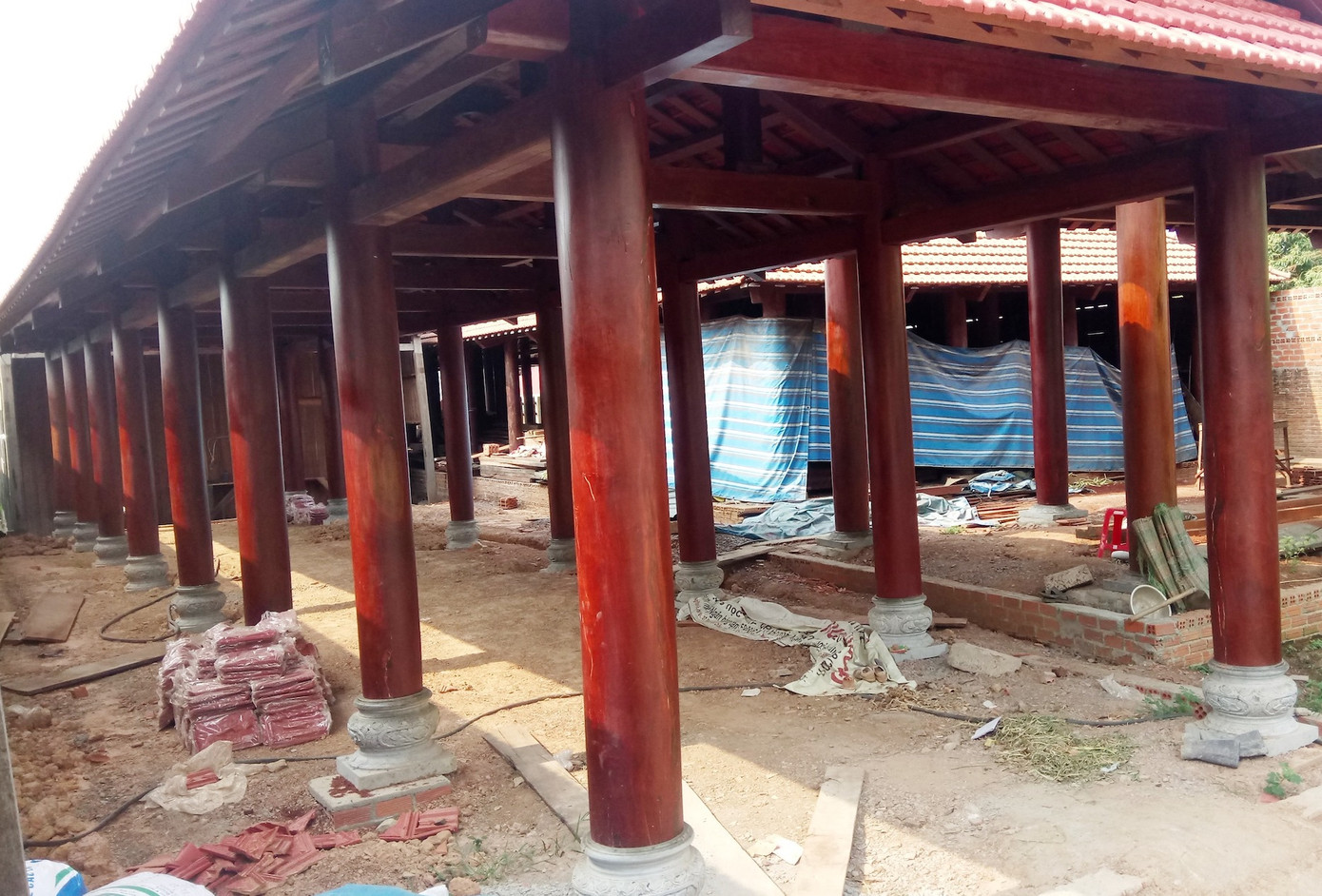 Xem tư dinh quan chức làm mất rừng sở hữu 'kiệt tác' gỗ đồ sộ ảnh 3