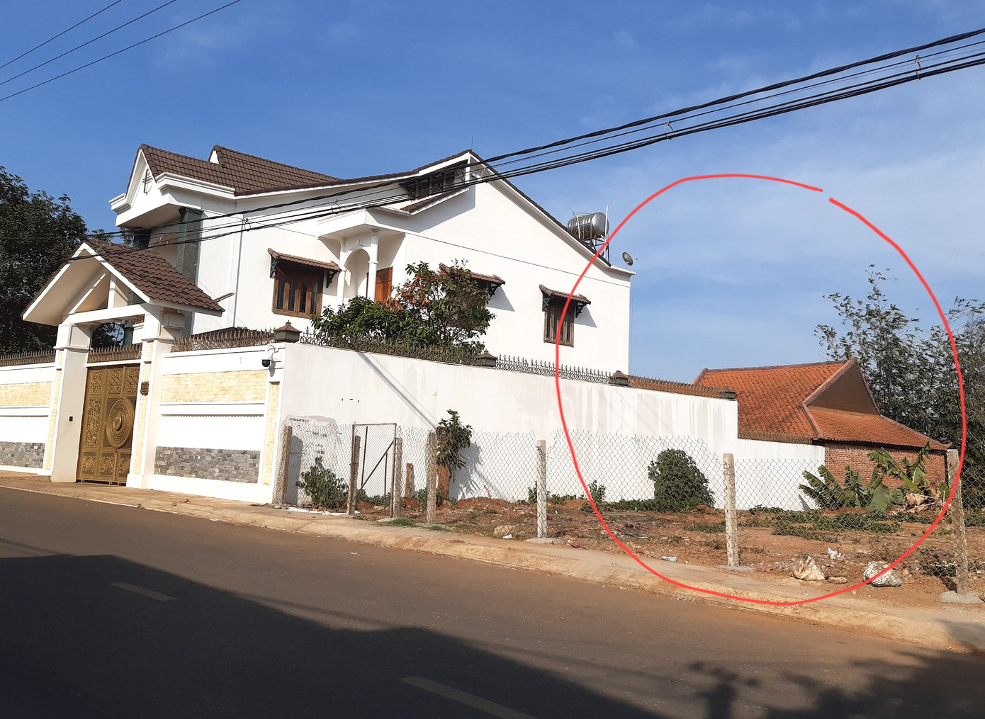 Xem tư dinh quan chức làm mất rừng sở hữu 'kiệt tác' gỗ đồ sộ ảnh 5