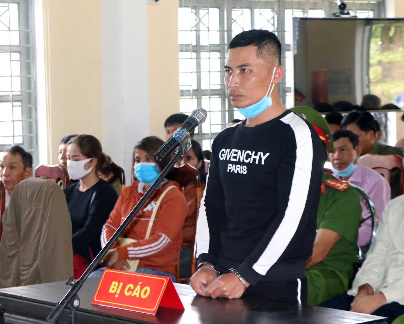  16 lâm tặc phá rừng ở Kon Tum lĩnh án ảnh 1