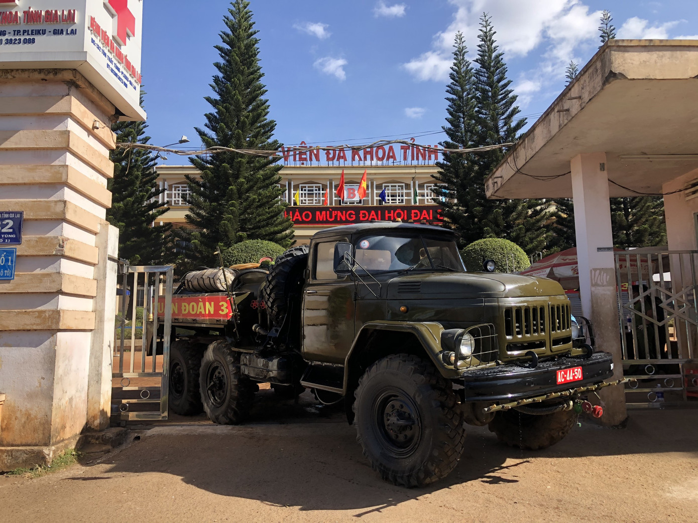 Quân đoàn 3 phun hoá chất khử khuẩn hàng loạt điểm ở Gia Lai ảnh 5