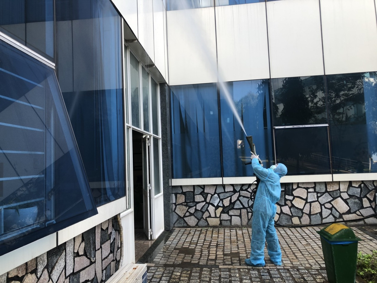 Quân đoàn 3 phun hoá chất khử khuẩn hàng loạt điểm ở Gia Lai ảnh 10