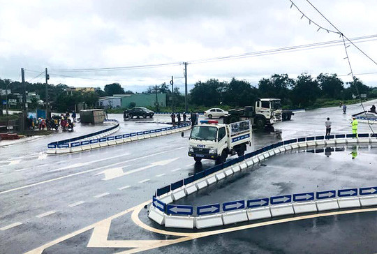 Đường 250 tỉ vừa làm đã nứt đang trở thành 'điểm đen' tai nạn giao thông ảnh 1