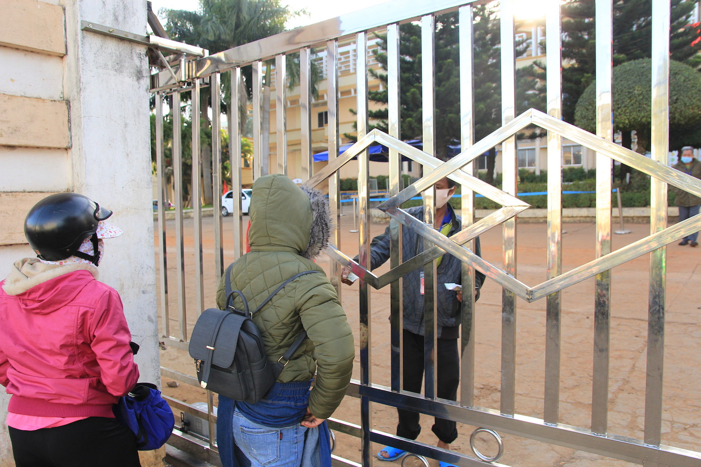 Phát hiện một ca dương tính SARS-CoV-2, Gia Lai phong toả bệnh viện tỉnh ảnh 2