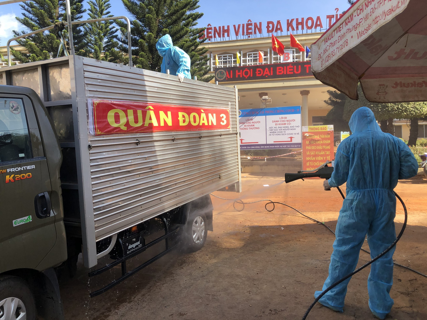 Quân đoàn 3 phun hoá chất khử khuẩn hàng loạt điểm ở Gia Lai ảnh 4