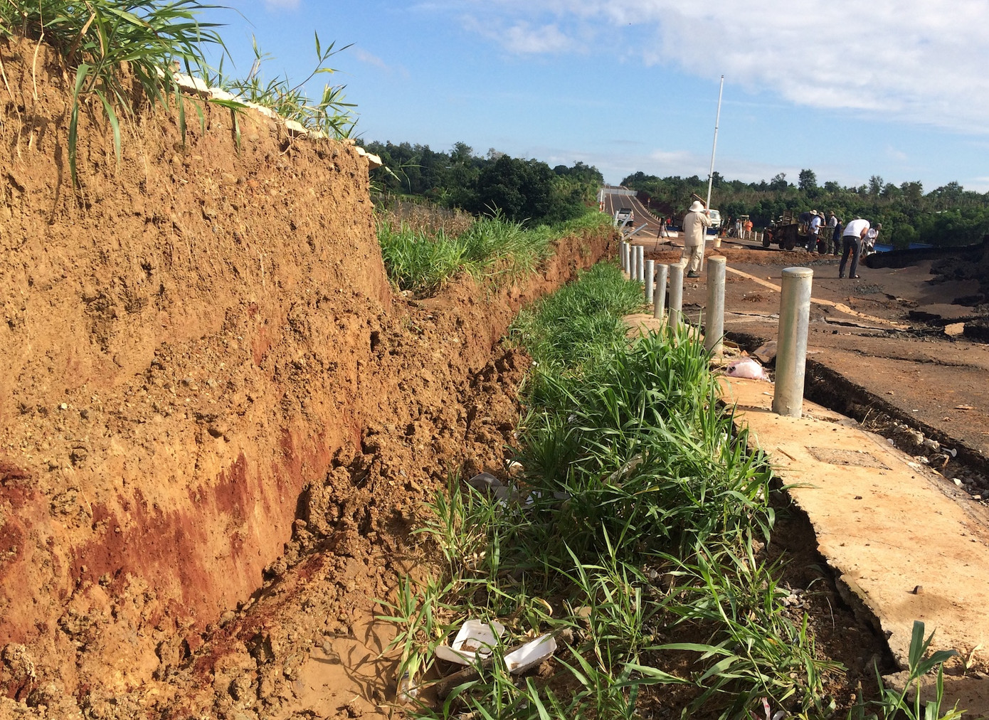 Chứng kiến đường 250 tỉ sụp lún dữ dội, Đại biểu Quốc hội kêu quá khủng khiếp ảnh 3