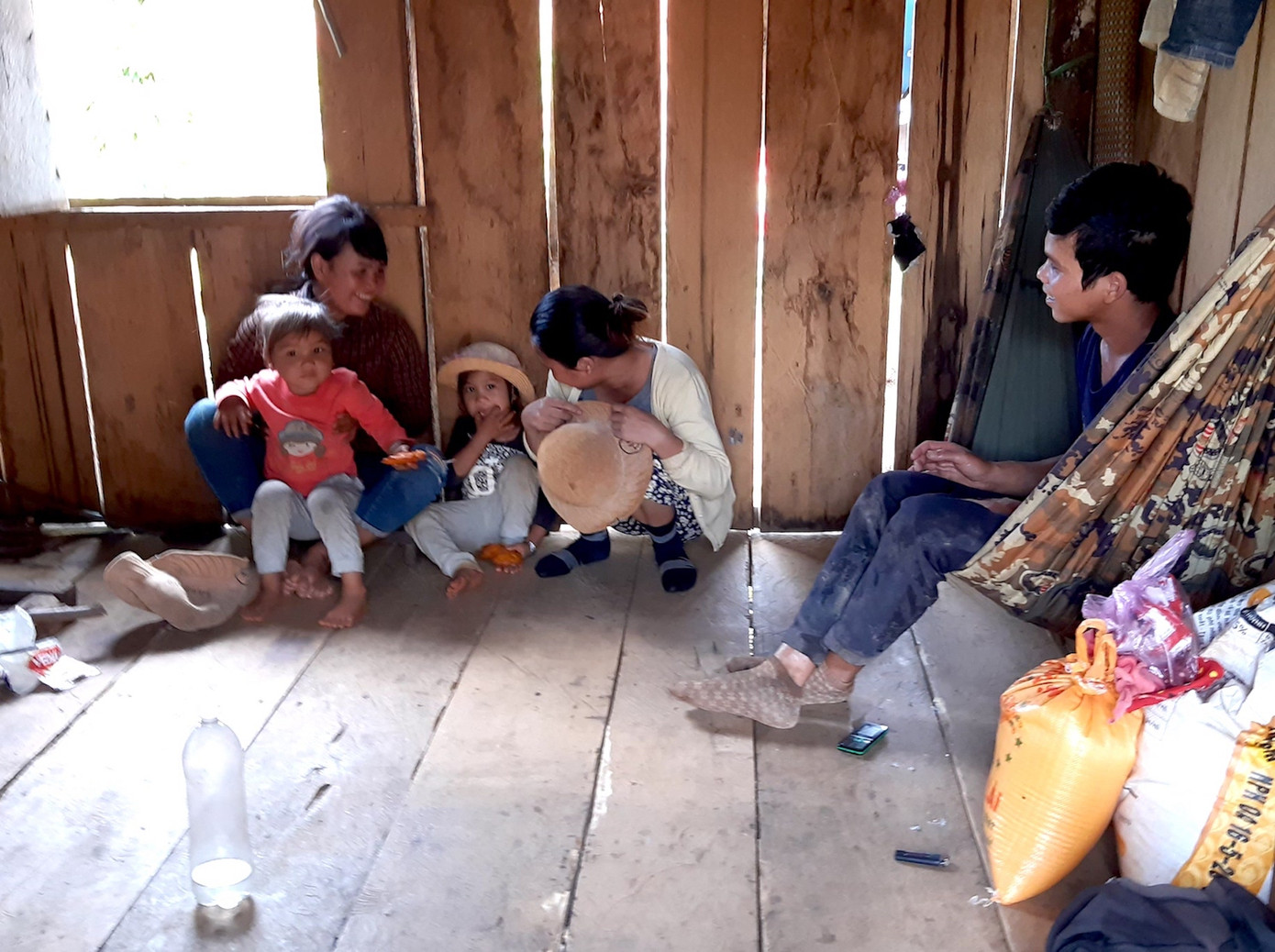 Vào nơi 1.400 người dân bị phong toả tâm dịch Gia Lai ảnh 4