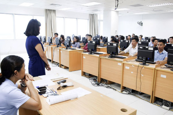 Công chức không được giữ chức vụ lãnh đạo quá 2 nhiệm kỳ liên tiếp ảnh 1