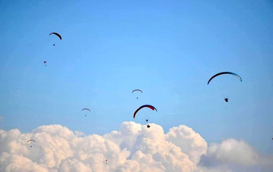 100 phi công lượn trên đỉnh Putaleng ở Lai Châu ảnh 1