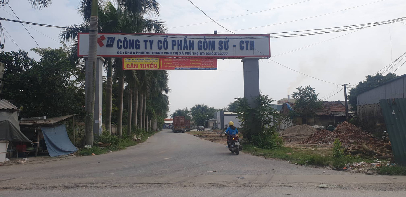 Tận thấy nơi chứa dầu thải đổ vào nguồn nước sạch sông Đà ảnh 1