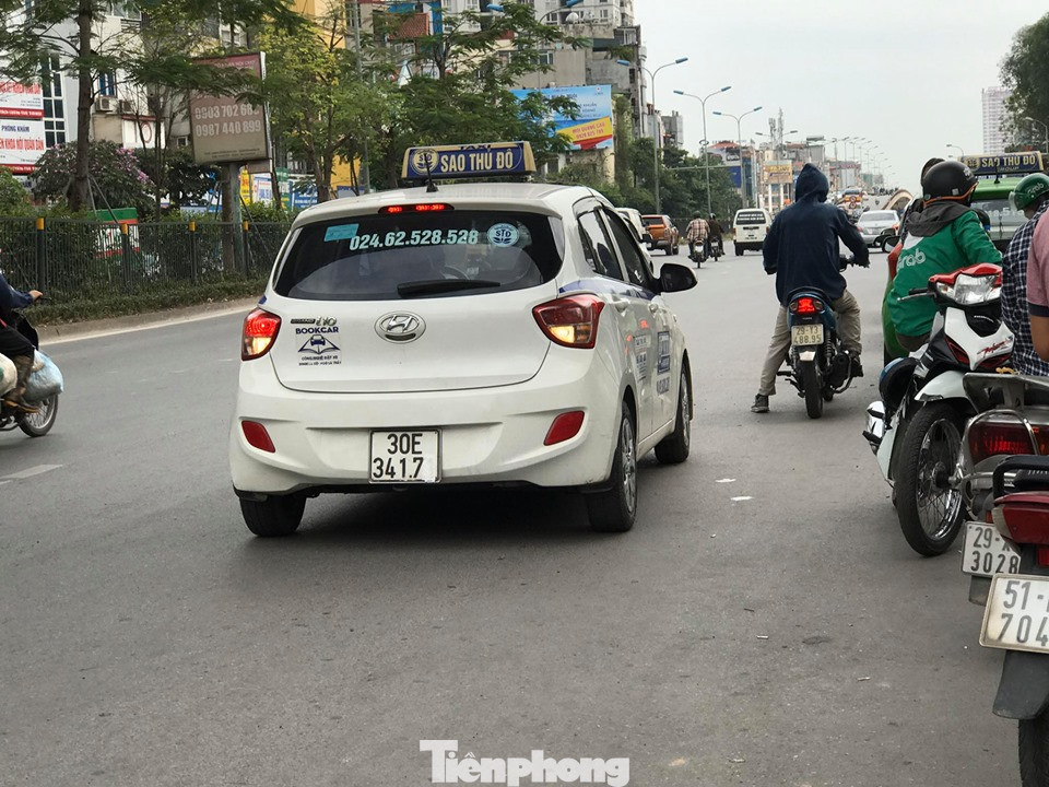 Taxi ‘biến hóa’ biển số tại Hà Nội do Bắc Ninh quản lý ảnh 1