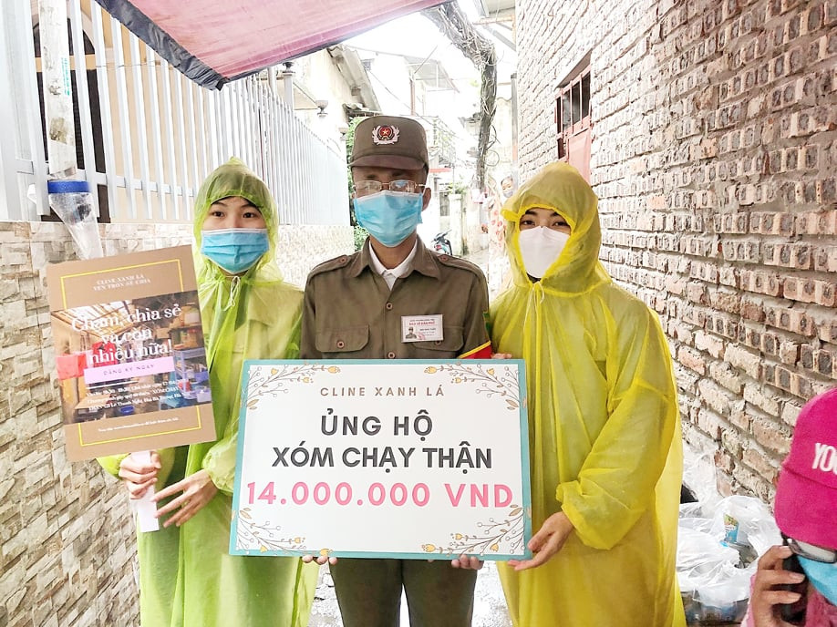 Nhiều phần quà ý nghĩa đến xóm chạy thận cạnh bệnh viện Bạch Mai sau cách ly ảnh 2