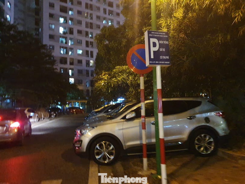 Liên tục bị xử phạt, các bãi xe 'xẻ thịt' vỉa hè vẫn hoạt động náo nhiệt ảnh 3