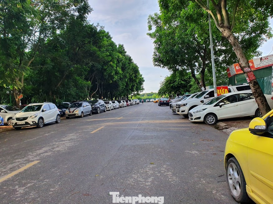 Liên tục bị xử phạt, các bãi xe 'xẻ thịt' vỉa hè vẫn hoạt động náo nhiệt ảnh 2
