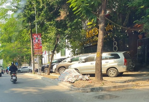 Công trường lát đá vỉa hè Hà Nội không biển báo, giấu tên nhà thầu ảnh 10