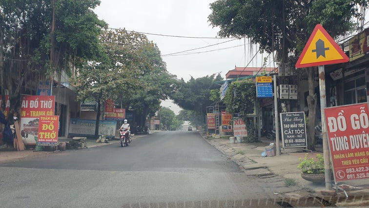 Đường ở Hà Nội vừa thảm xong có thể lấy tay bóc từng mảng ảnh 5