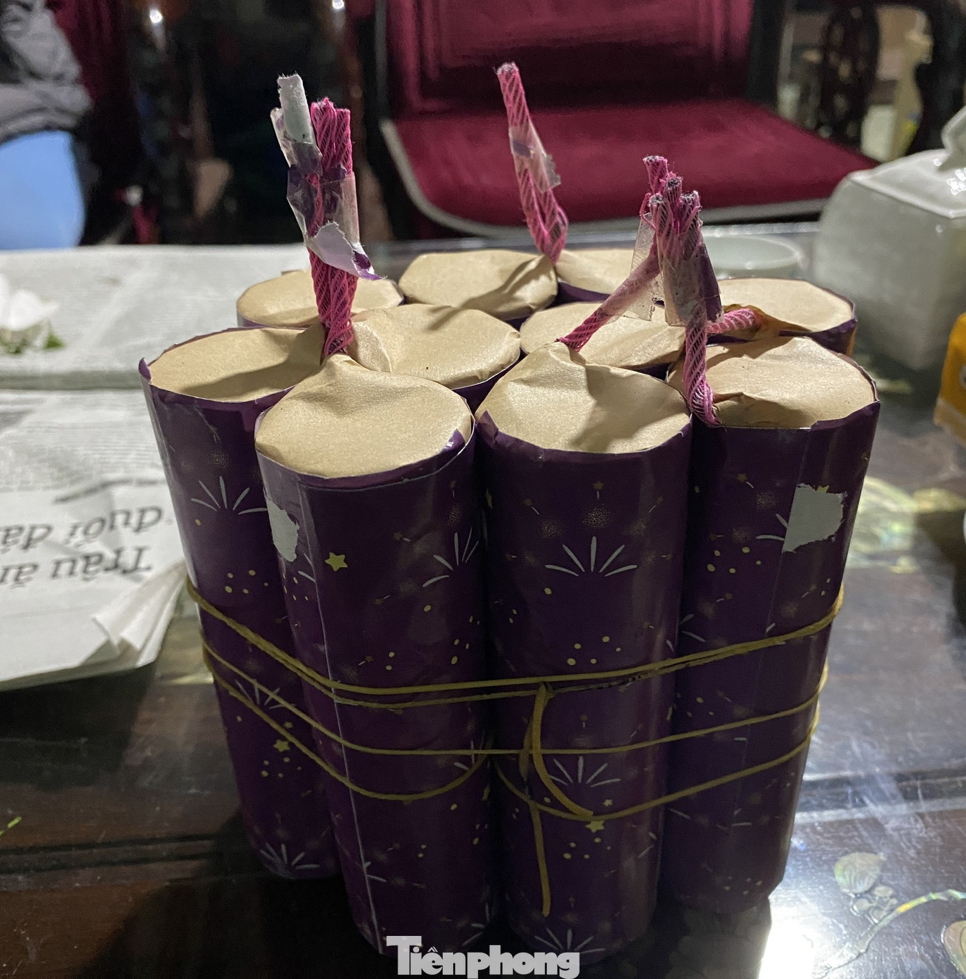 Con trẻ háo hức đốt pháo hoa, nếm vị Tết xưa ảnh 1