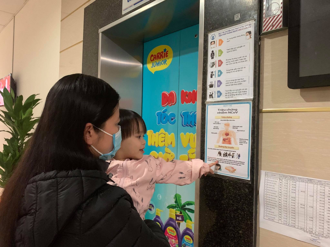 Chung cư, văn phòng ở Hà Nội tái triển khai đo thân nhiệt phòng COVID-19 ảnh 7