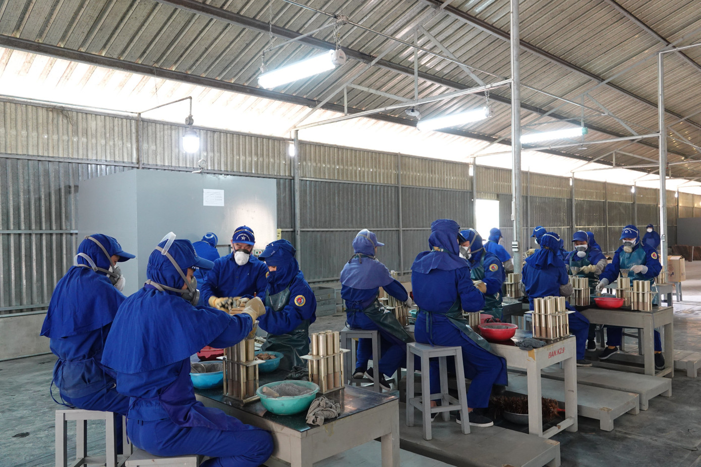 Khám phá nhà máy sản xuất pháo hoa duy nhất được cấp phép tại Việt Nam ảnh 4