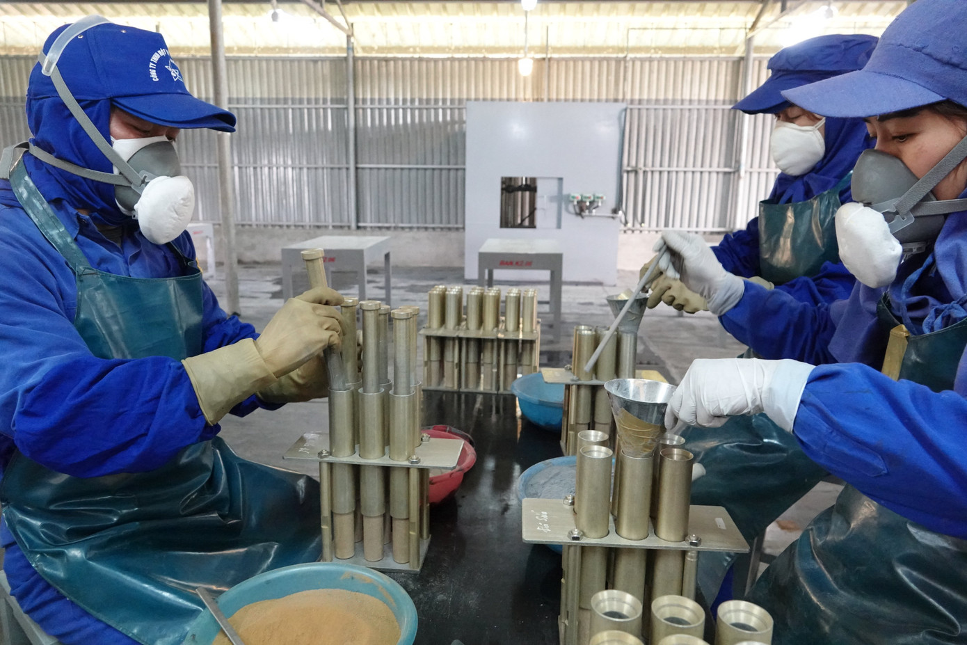 Khám phá nhà máy sản xuất pháo hoa duy nhất được cấp phép tại Việt Nam ảnh 6