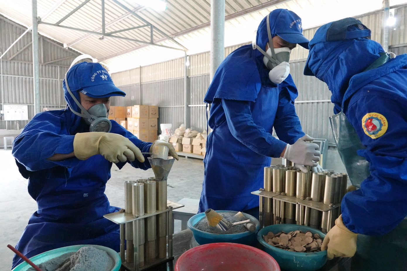 Khám phá nhà máy sản xuất pháo hoa duy nhất được cấp phép tại Việt Nam ảnh 5